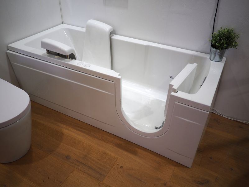 Space-Saving Corner Tub
